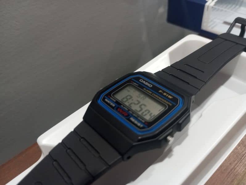 Casio F-91W (Digital minimalistic watch) 1