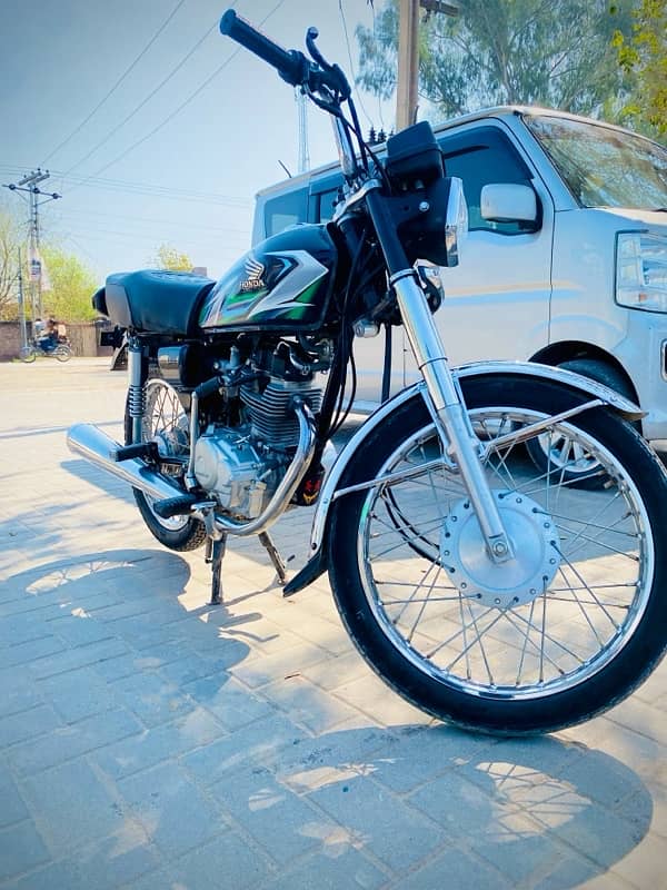 Honda 125 black New Condition 4