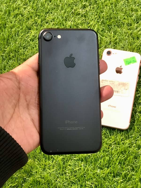 Apple iPhone 7 or Iphone 7 Plus 13