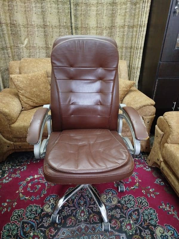 Comfortable Revolving Chair for Sale-Great for Home & Office 1