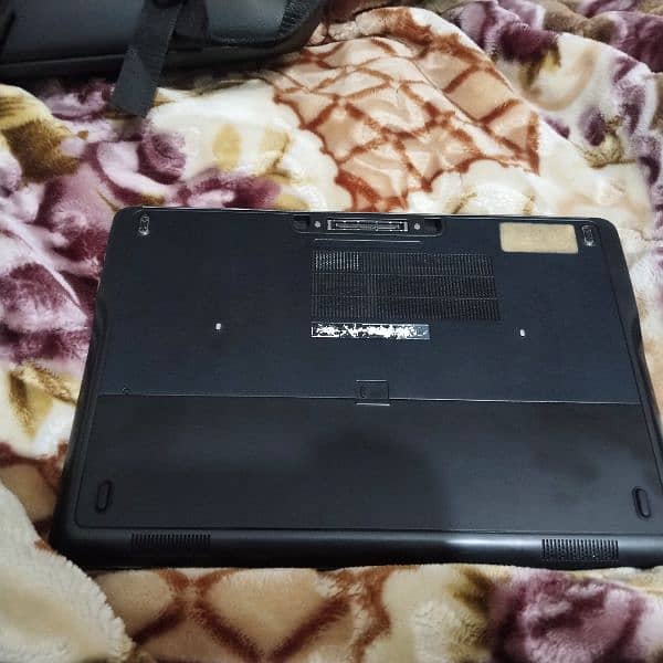 laptop bell 16ram 256 sst. 10/10condition 5