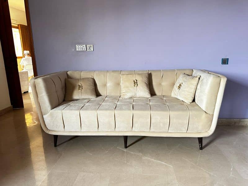 7 seater sofa look like brand new 0