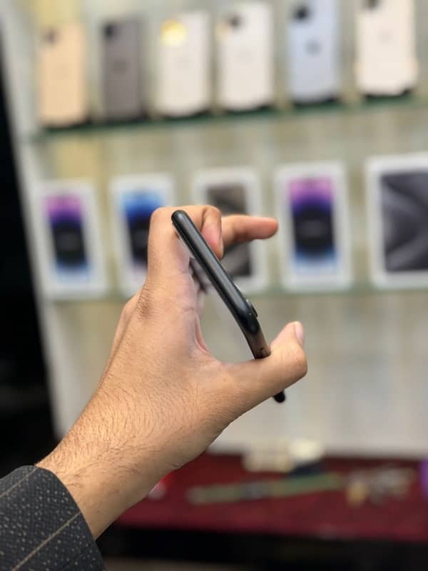 Iphone XR | 128gb| Non-PTA 5