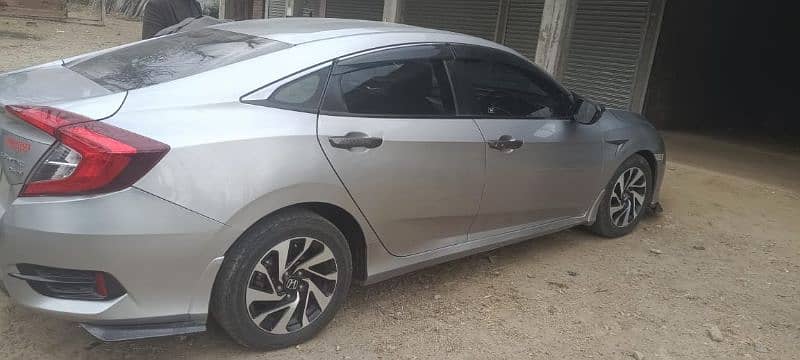 Honda Civic Oriel 2017 6