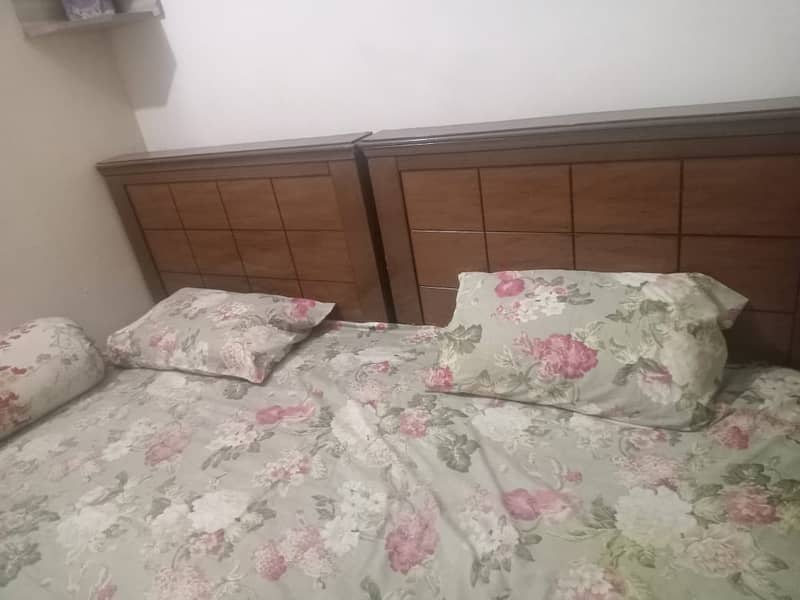 Good condition bed 3