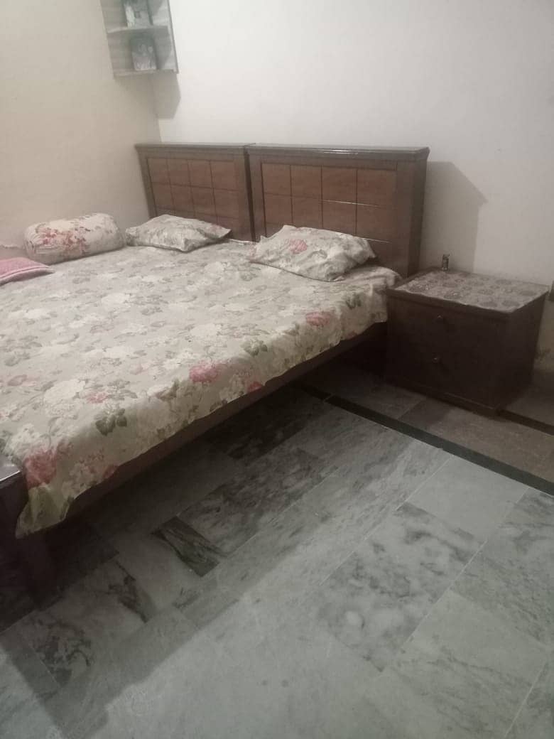 Good condition bed 4