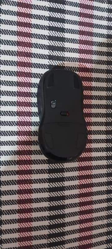 Pair of Logitech wireless keyboard and mouse 3