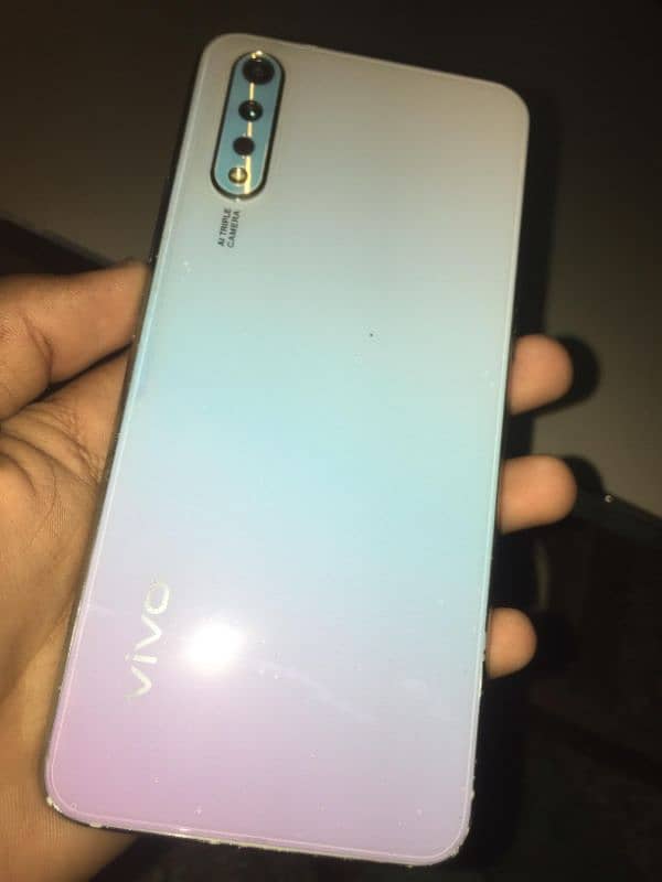 VIVO S1  8/256 GB 0