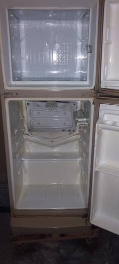 Dawlance refrigerator in used/working condition