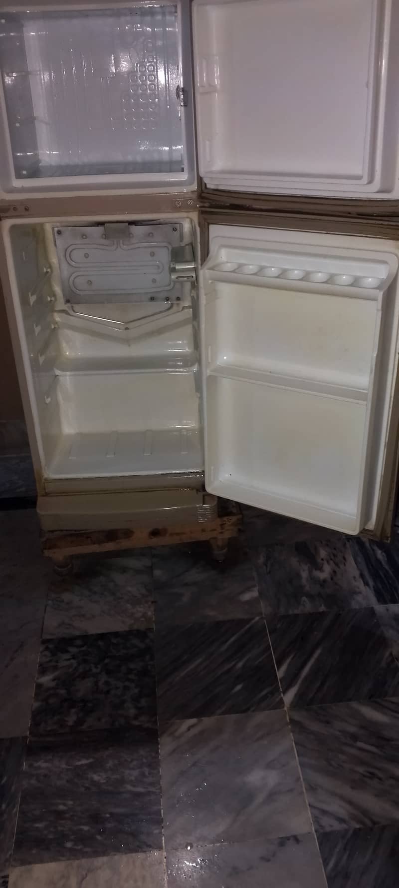 Dawlance refrigerator in used/working condition 1