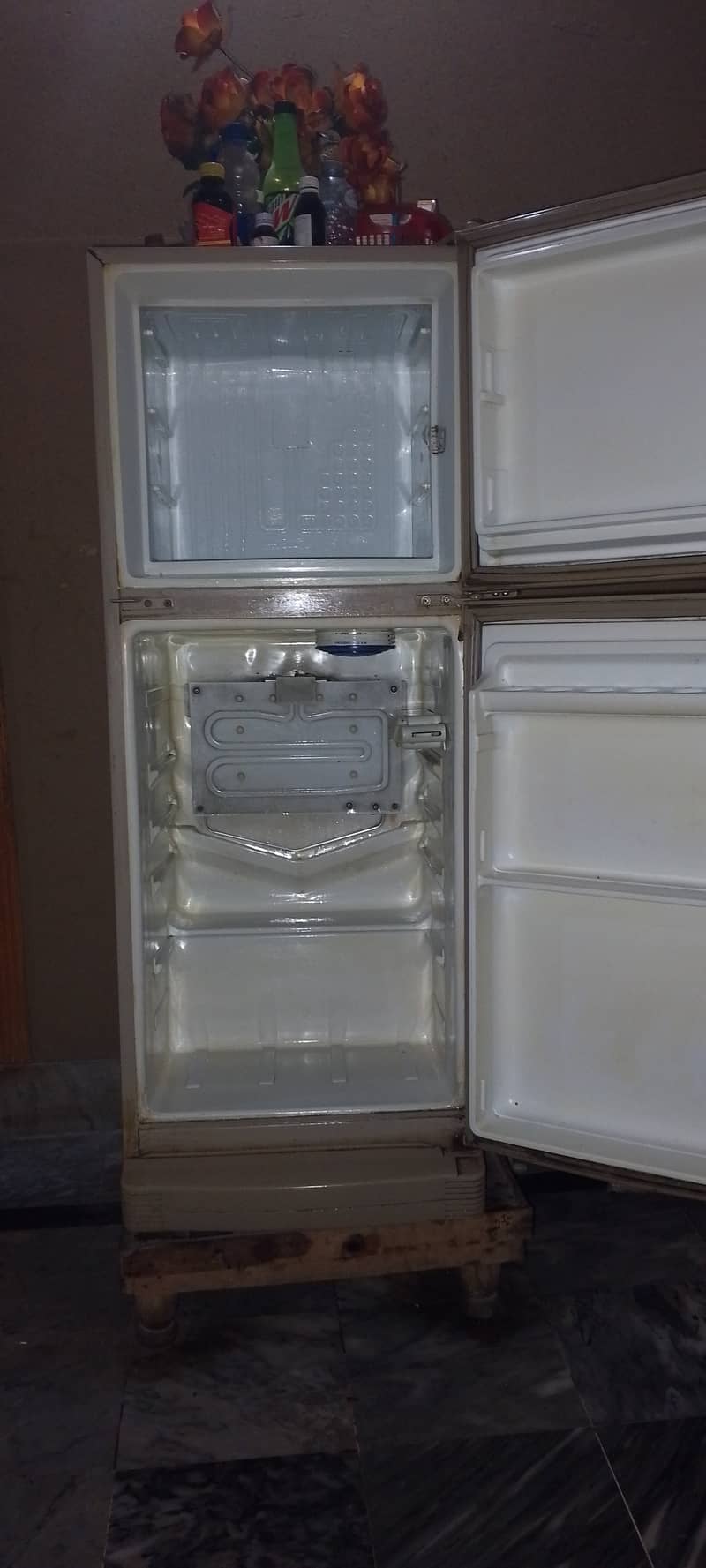 Dawlance refrigerator in used/working condition 2