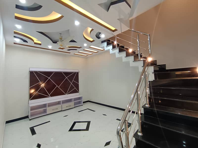 Double story house for sale habibullah Colony 17