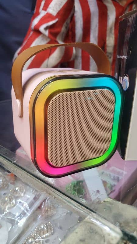 Bluetooth speaker with Wireless Mike 0