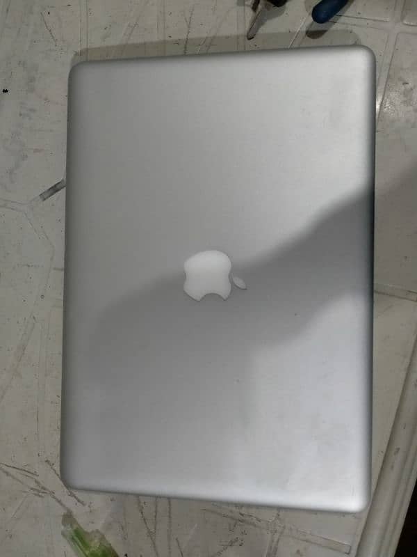 MACBOOK PRO 2012 CORE i5 13 inch Genuine 0