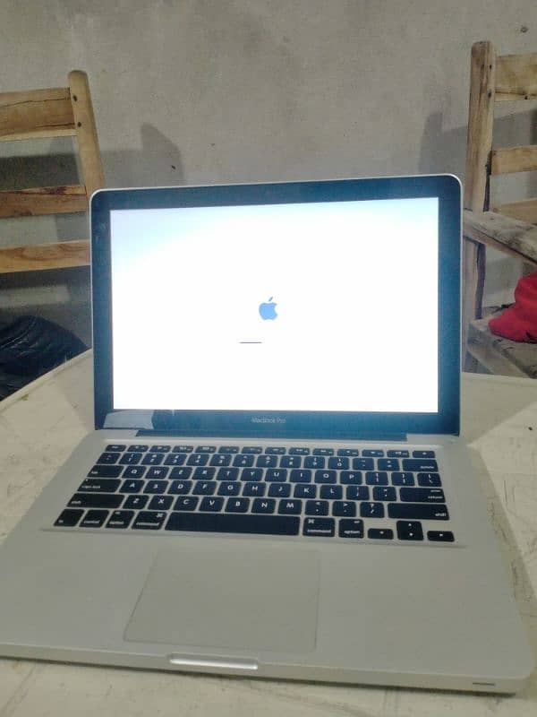 MACBOOK PRO 2012 CORE i5 13 inch Genuine 1