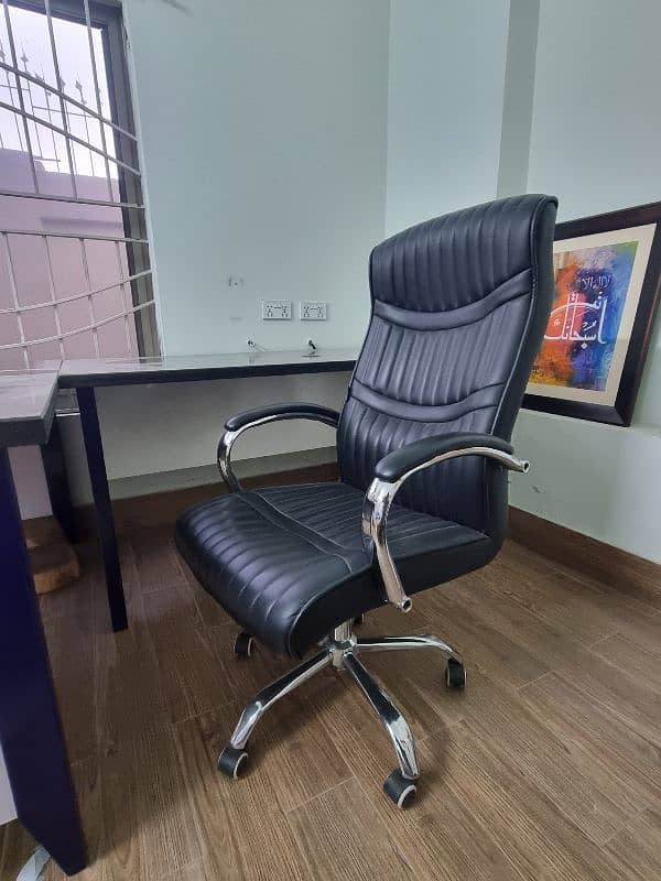 revolving office/gaming chair 1