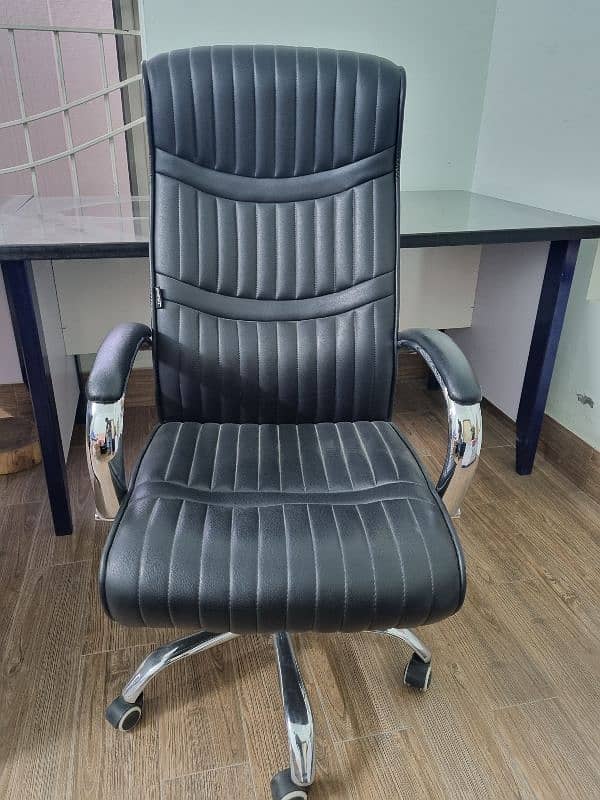 revolving office/gaming chair 2