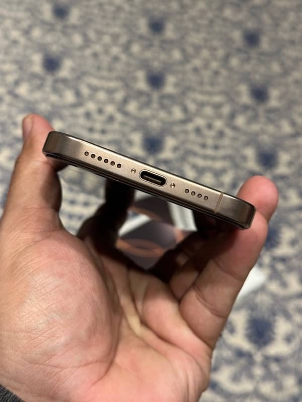 iPhone 16 Pro Max 256GB Desert Titanium 2