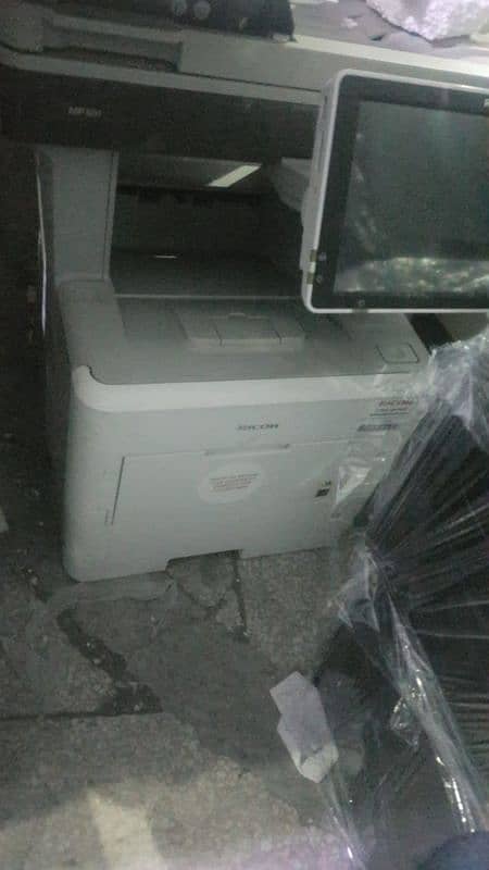 Ricoh MP 501 toner + power + 110 converter 1