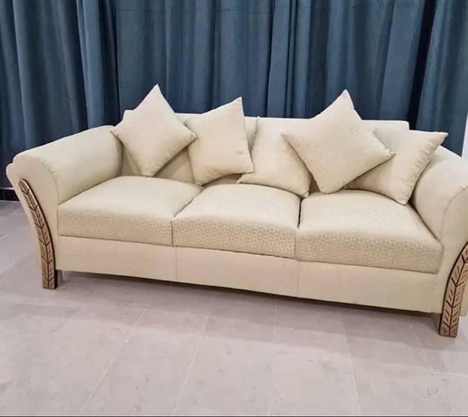 Iconic 6 seater sofa for urgent sale 3