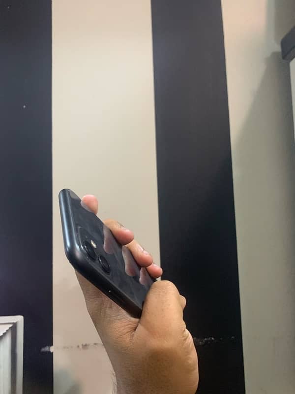 IPHONE 11 64GB PTA APPROVED 4