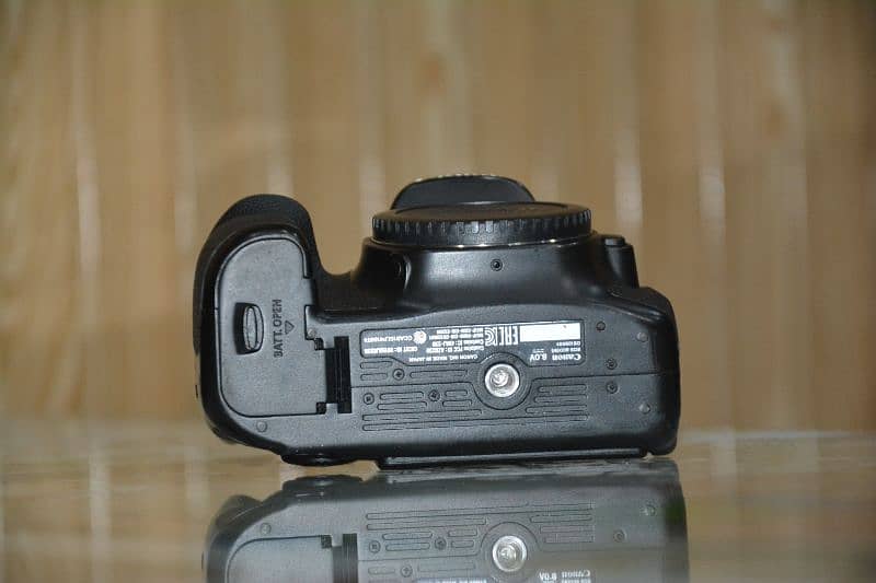 Canon 80d only body 10/10 condition available 8