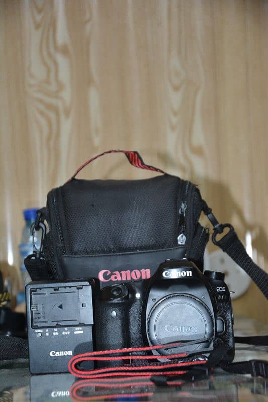 Canon 80d only body 10/10 condition available 11