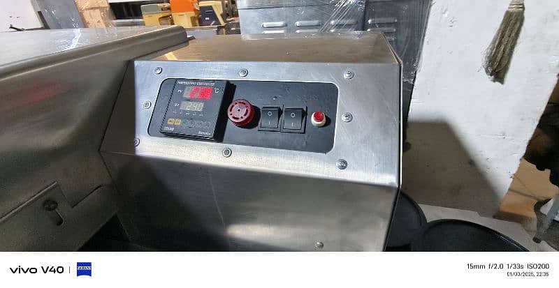 use pizza conveyor Oven just like new we hve pizza fast food machinery 4