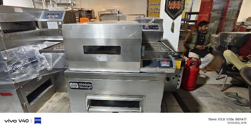 use pizza conveyor Oven just like new we hve pizza fast food machinery 5