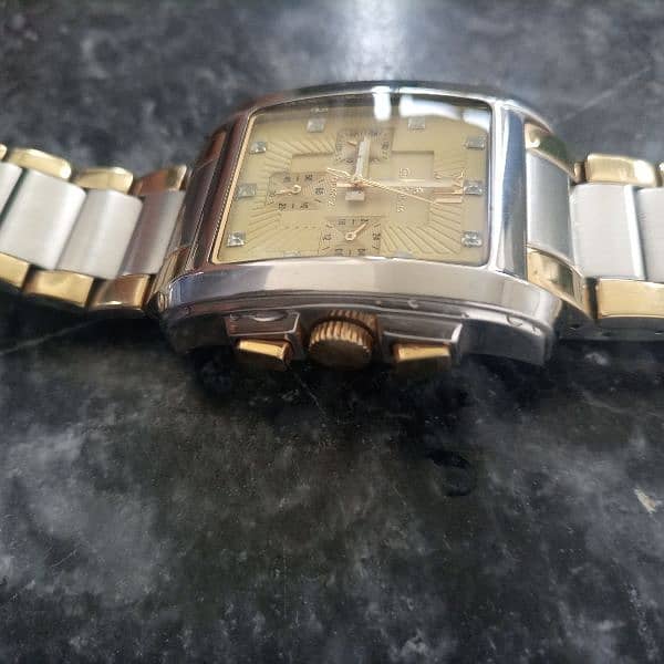 imported luxur watch . . heavy weight . . two tone chain . good condition. . 0