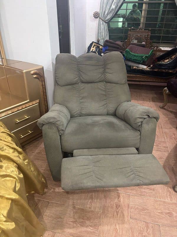 Recliner from Chen One. Olive green. 2