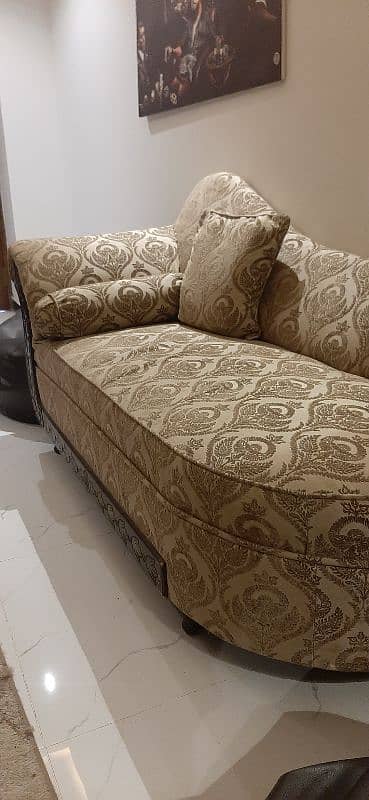 one dewan and one ( recamier ) sofa in excellent condition for sale 4