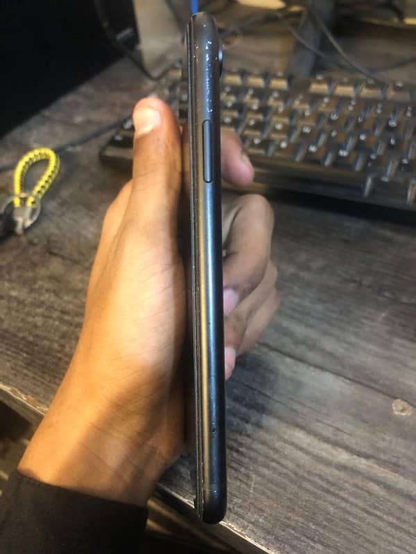 IPhone XR nonpta 3