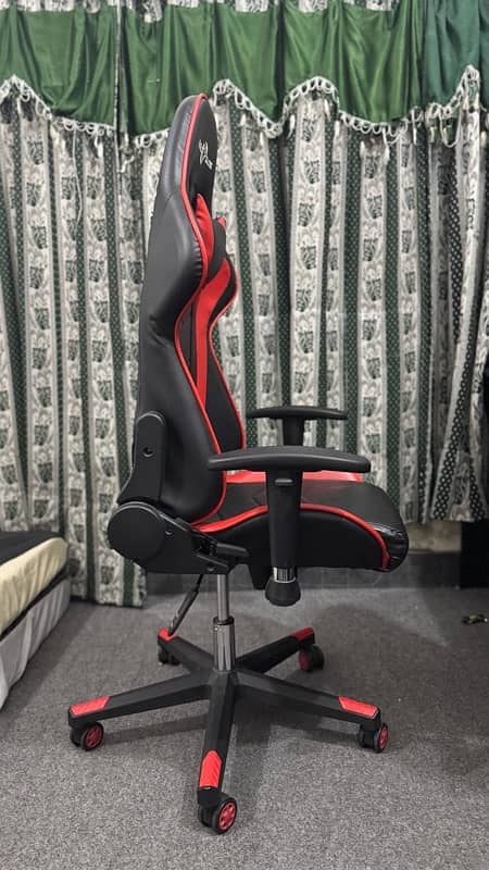 Global Razer Gaming Chair - Black & Red 3