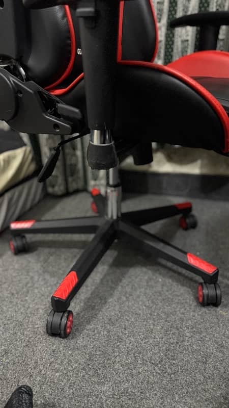 Global Razer Gaming Chair - Black & Red 7