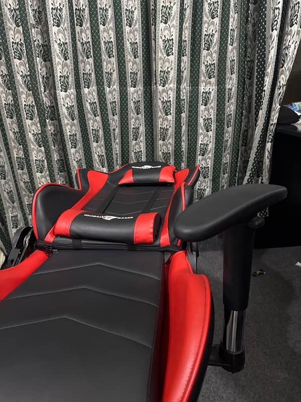 Global Razer Gaming Chair - Black & Red 9