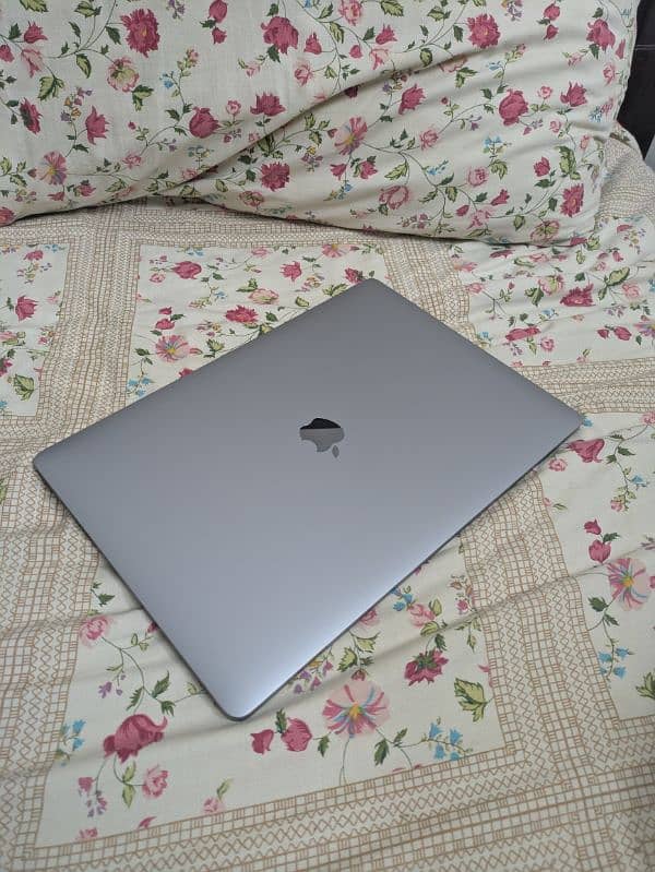 MacBook Pro 2019 i9 32/512 1