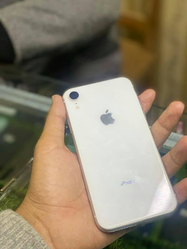 Iphone XR  mint condition 8