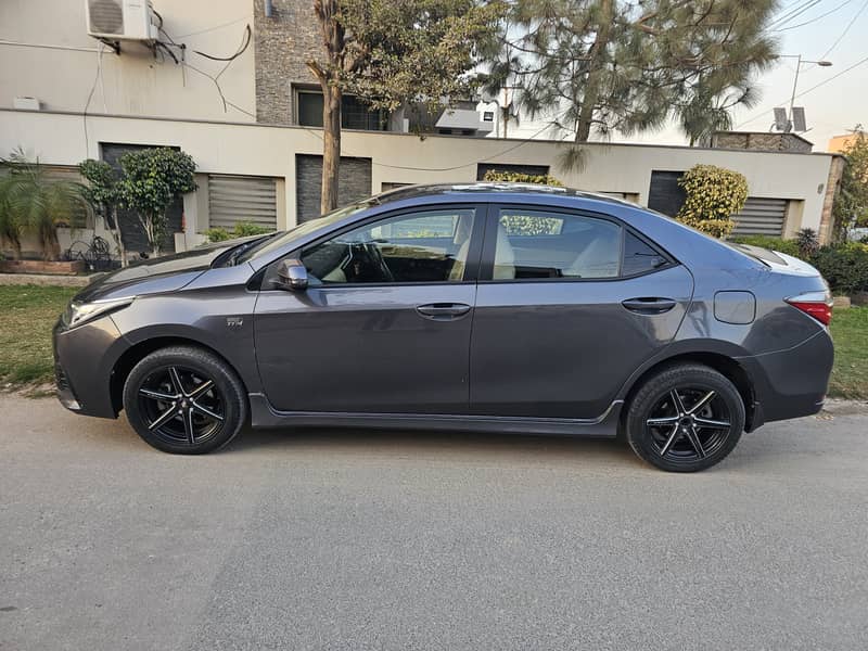 Toyota Corolla Altis 2017 Auto Original facelift Model 3