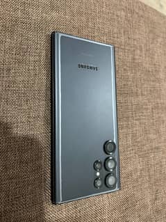 Samsung s22 ultra 10/10 with box.