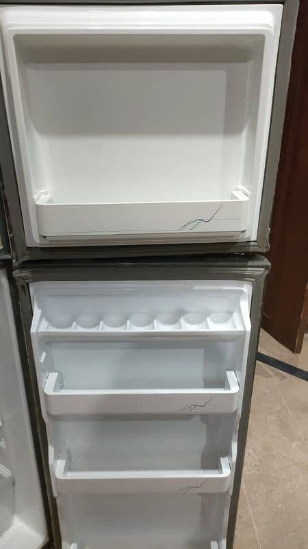 Dawlance mini fridge urgent sale 1