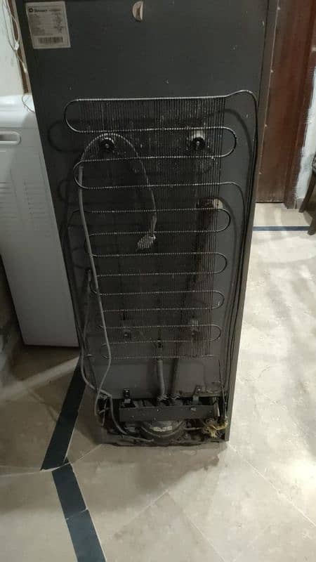 Dawlance mini fridge urgent sale 3