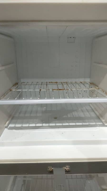 Dawlance mini fridge urgent sale 5