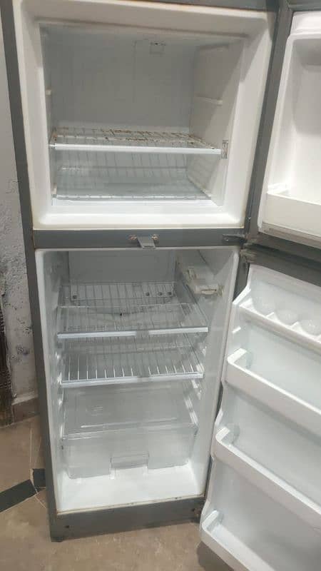 Dawlance mini fridge urgent sale 7