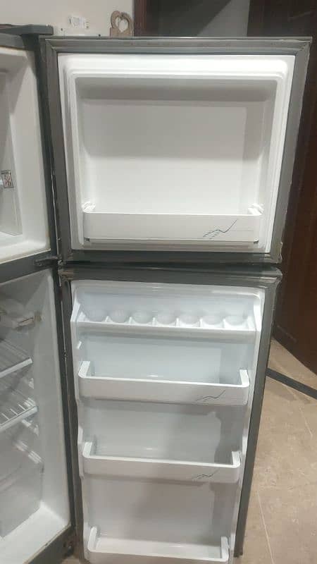 Dawlance mini fridge urgent sale 8