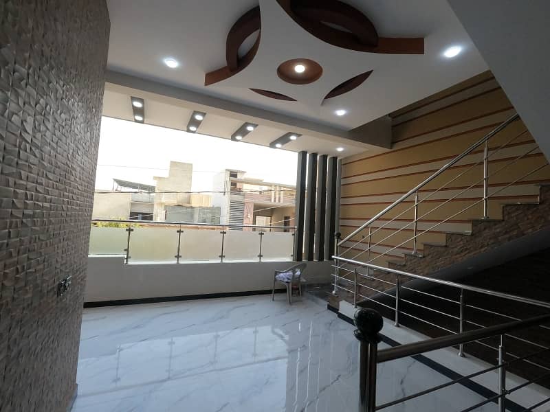 Prime Location 240 Square Yards House In Gulshan-E-Maymar - Sector T For Sale 2