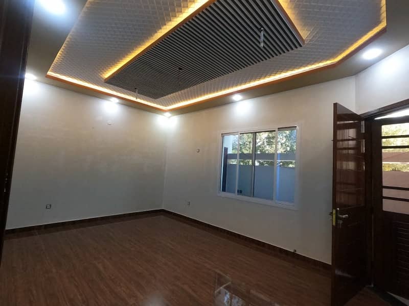 Prime Location 240 Square Yards House In Gulshan-E-Maymar - Sector T For Sale 11