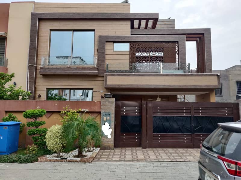 10 MARLA HOUSE FOR SALE green meter solar. lowest price PRIME LOCATION SOUTHREN BLOCK BAHRIA ORCHAR LAHORE NEAR MAIN GATE A+CONSTRUCTION 0