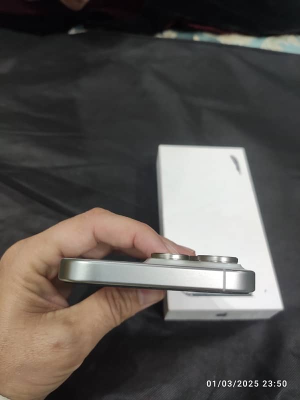 iphon 15 Pro Max 512 GB White titanium (non PTA) 5