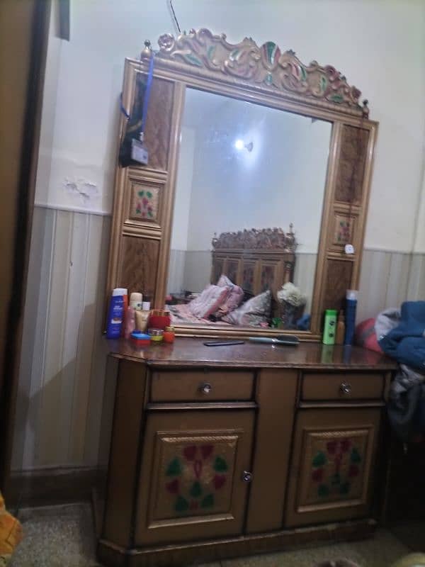 dressing table 0